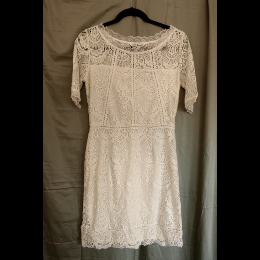 White lace bodycon dress